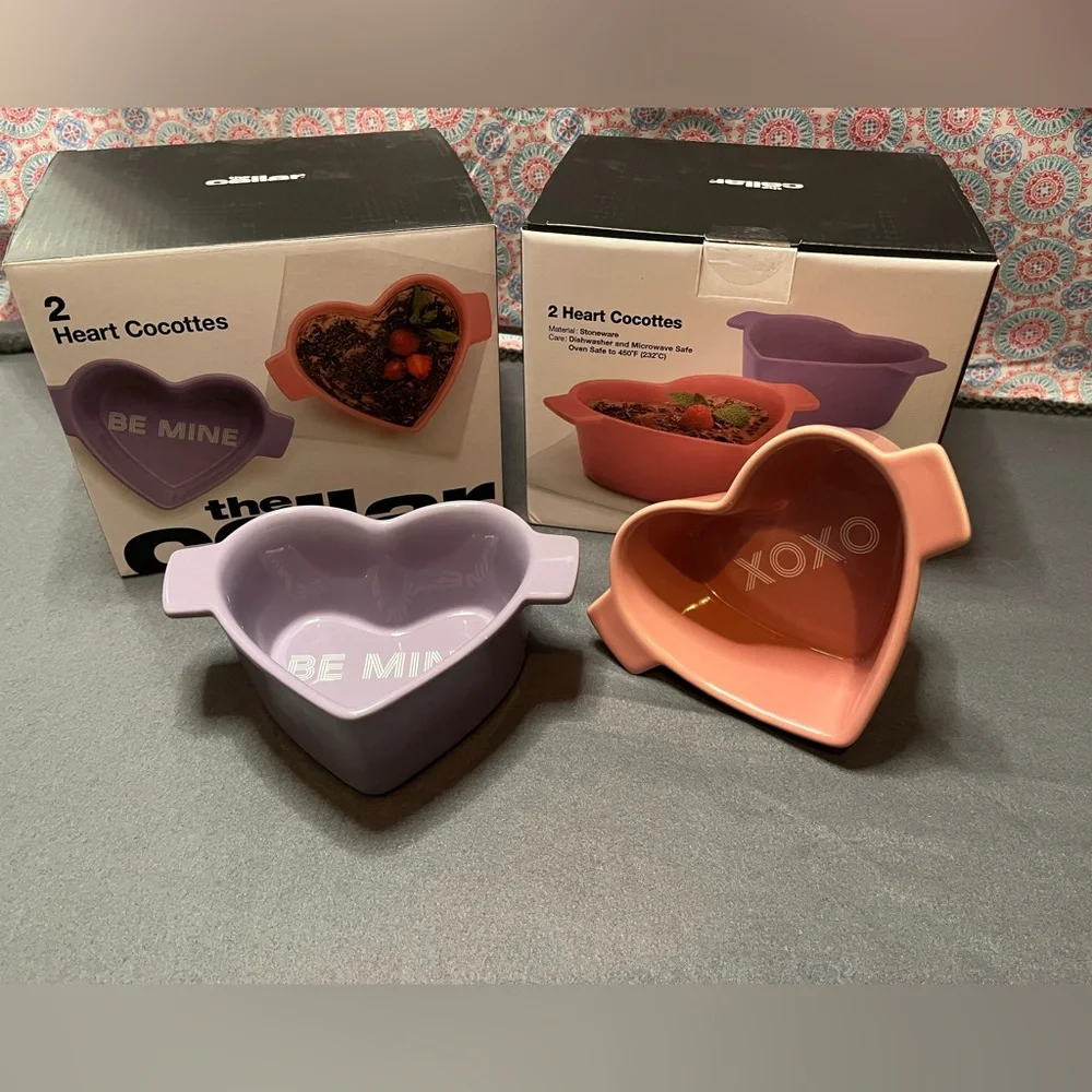 NWT The Cellar Macy’s 2 Stoneware Heart Cocottes - Picture 1 of 8